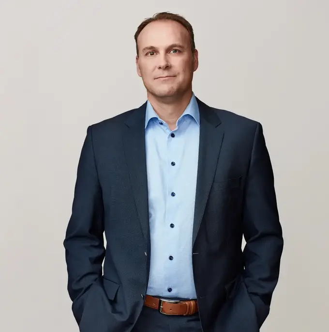 Conexus ELT Headshots Website 308X287 FA Neil Wide